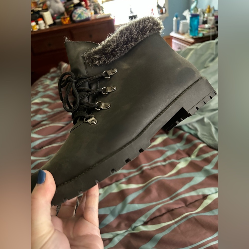 Comfort View Fur-accented boots, never worn - size 9W